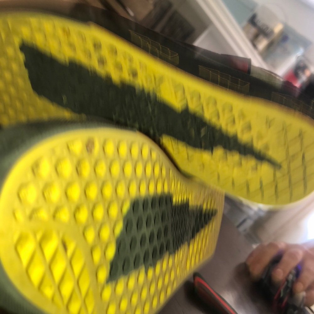Shoes - Picture 3 of 4